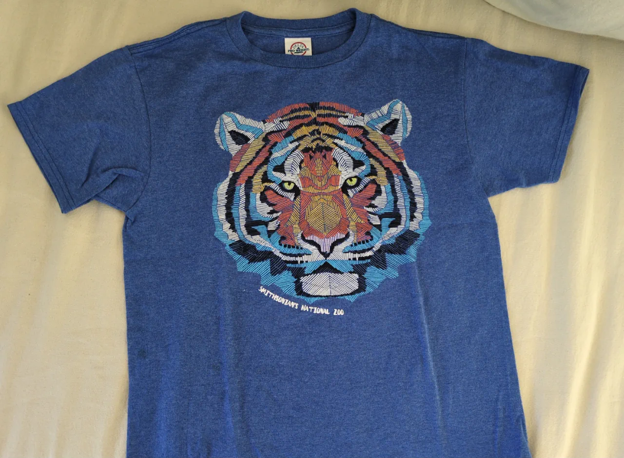 Remera Smithsonian - imagen 1