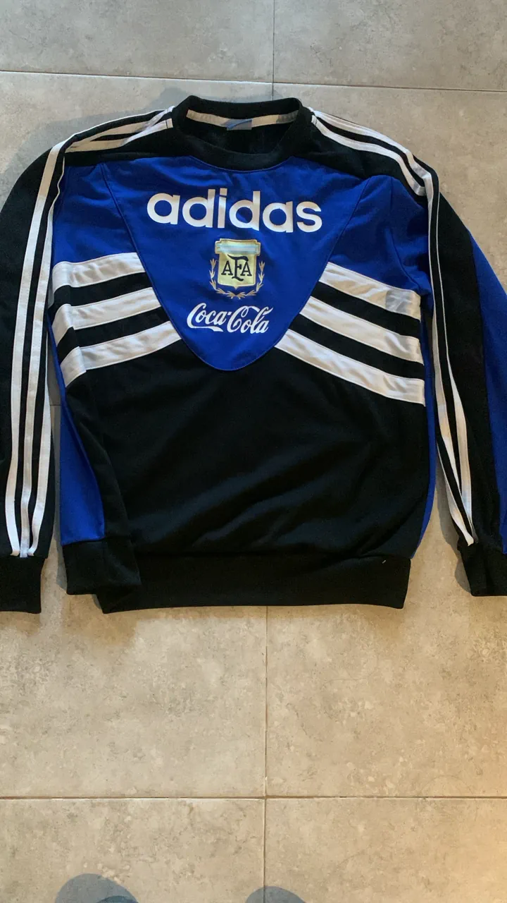 Buzo adidas · Talle M