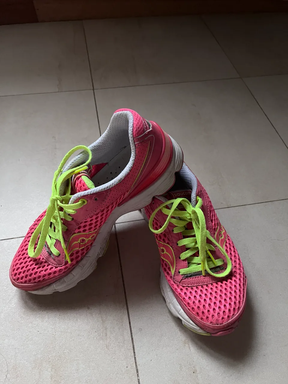 Saucony · Talle AR 38