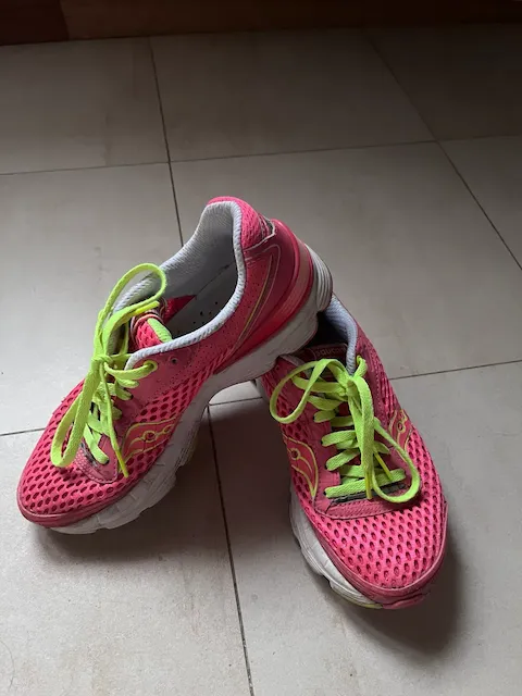 Saucony · Talle AR 38