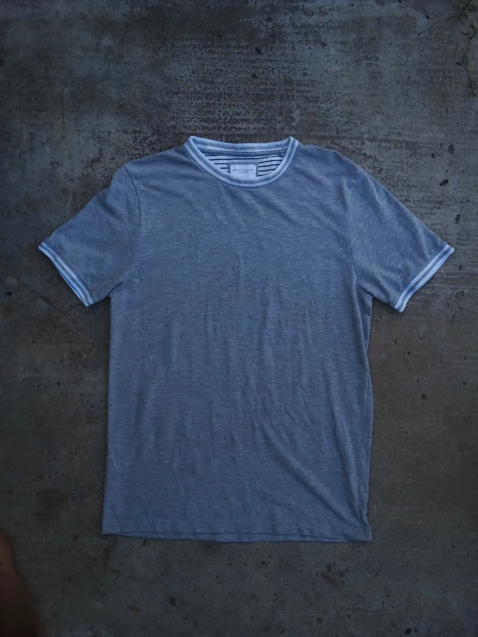 Remera Denim & flowers · Talle M