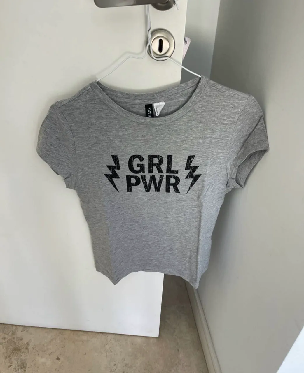 Remera Divided · Talle L