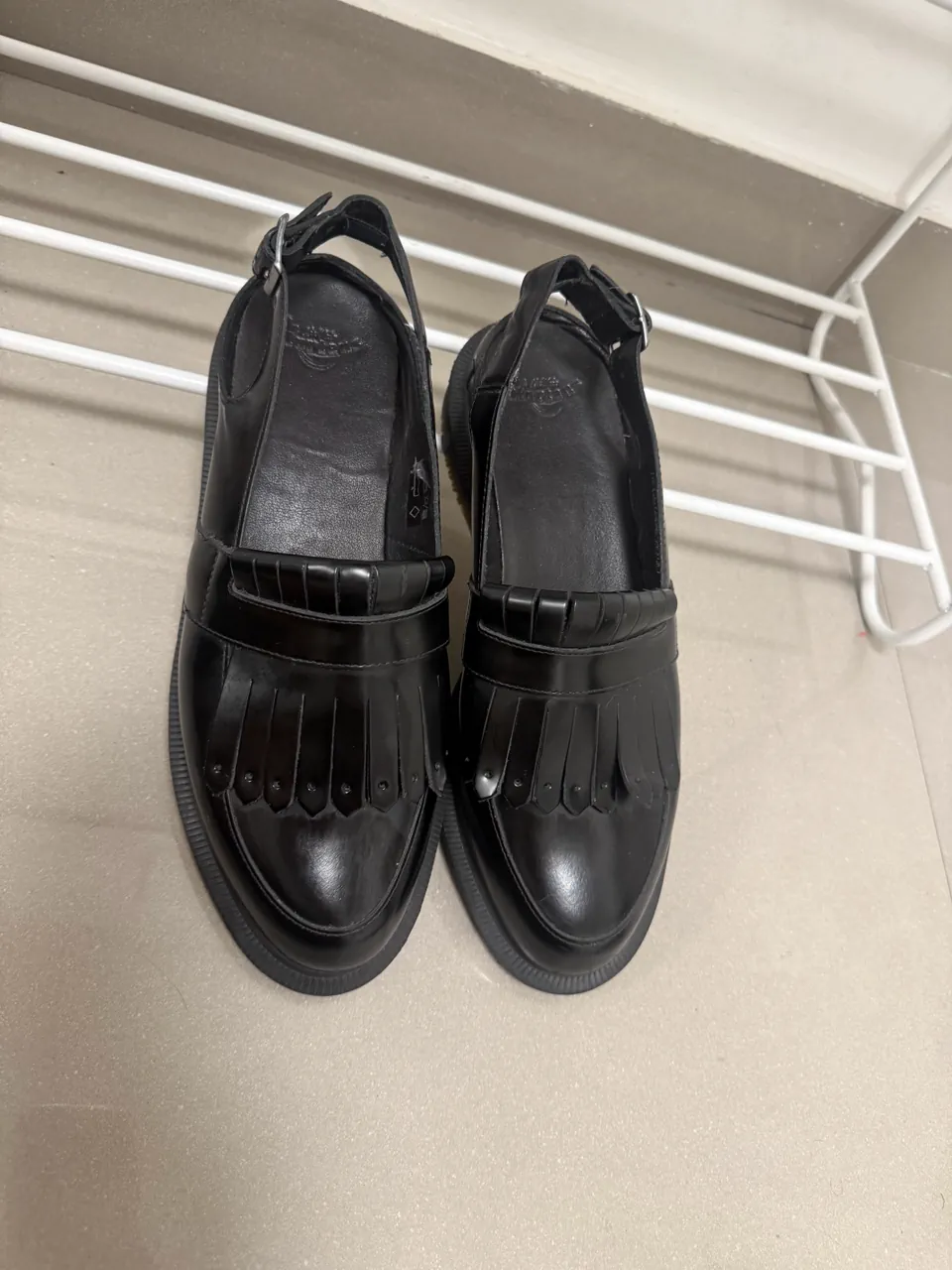 Dr. Martens · Talle AR 39