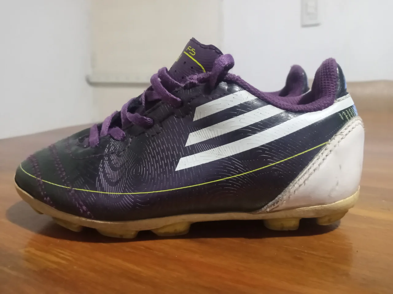 adidas · Talle AR 28