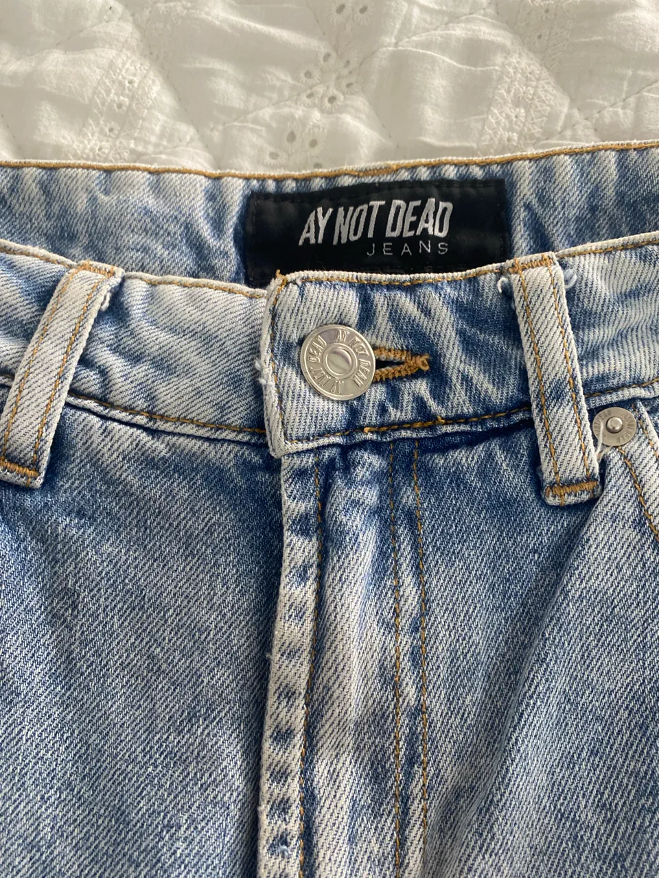 Ay Not Dead · Talle M