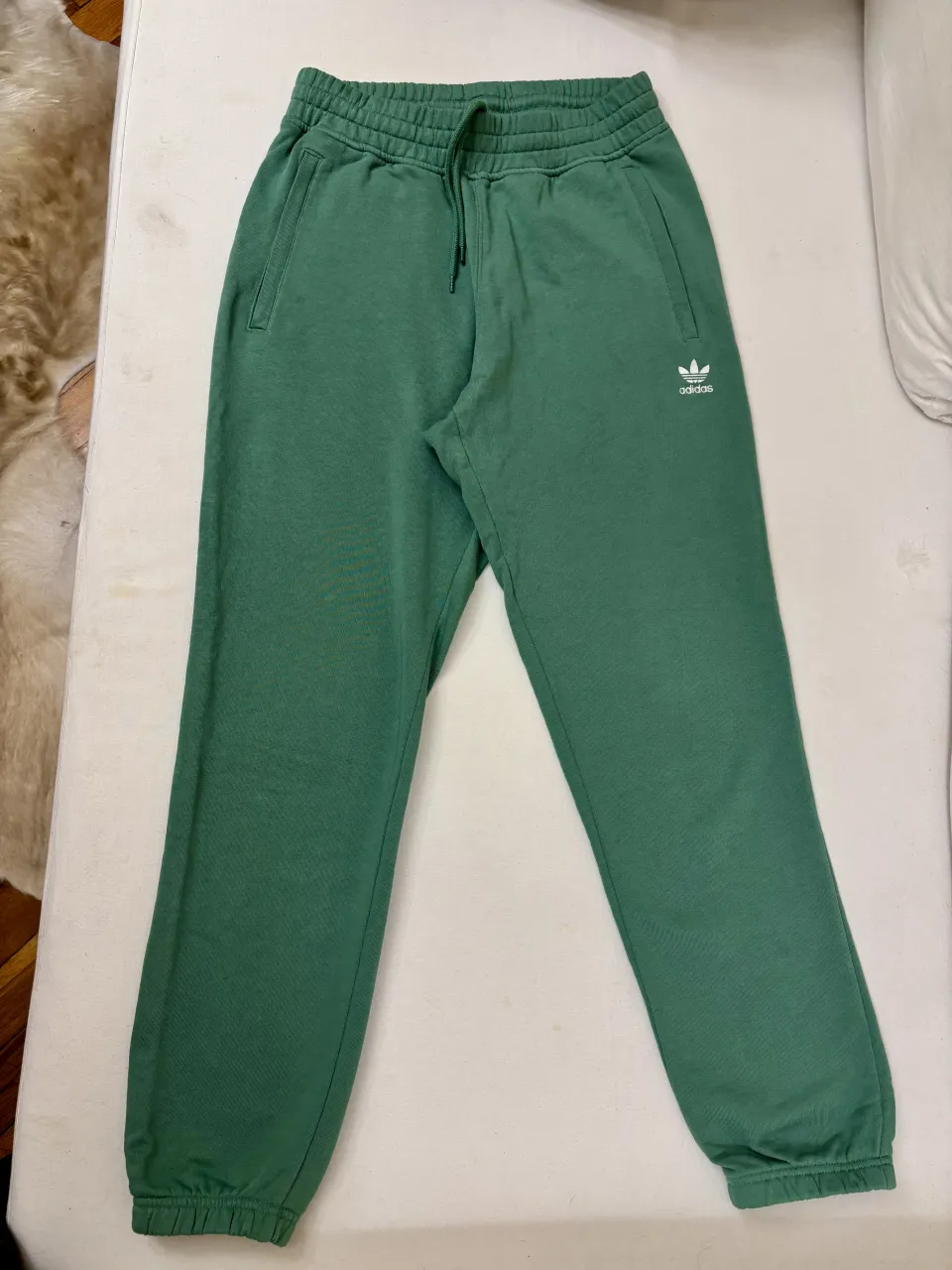 Pantalón adidas · Talle M