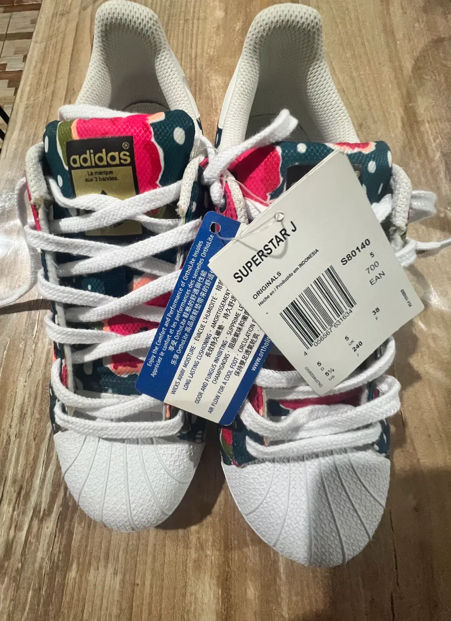 adidas · Talle AR 37