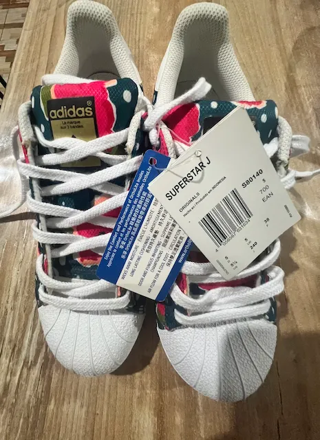 adidas · Talle AR 37