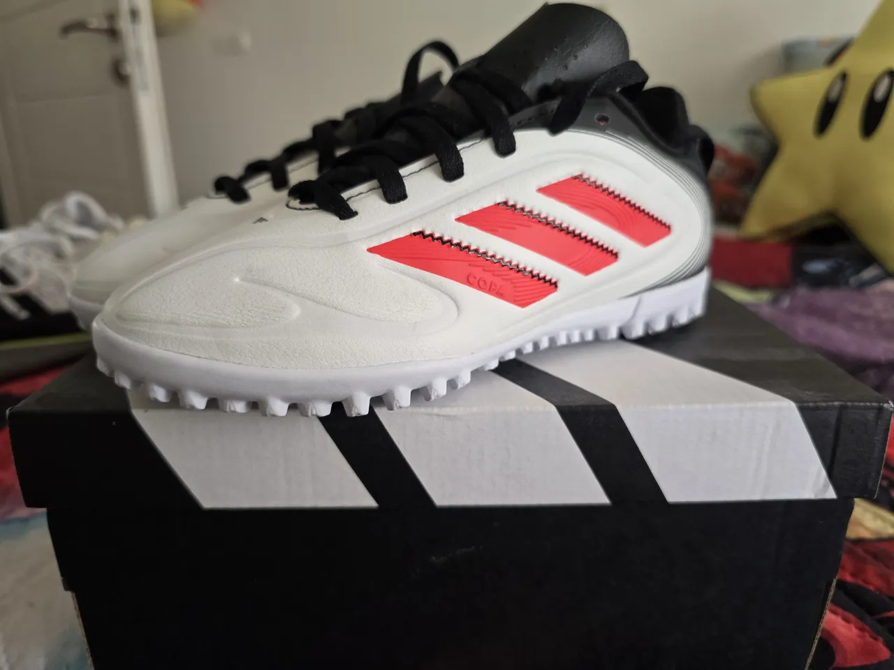 Botín de fútbol adidas · Talle AR 31