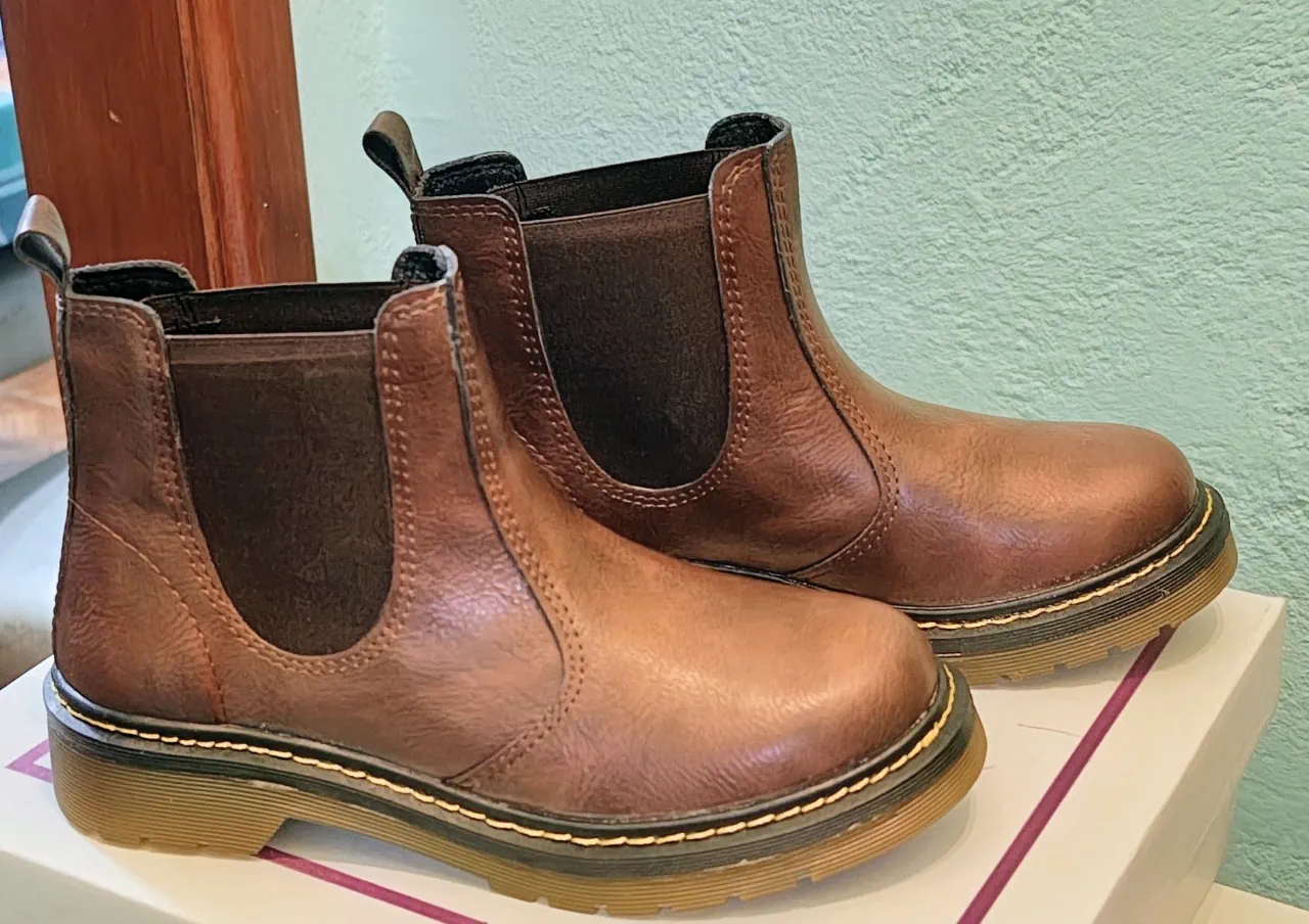 Botas S/ marca · Talle AR 35