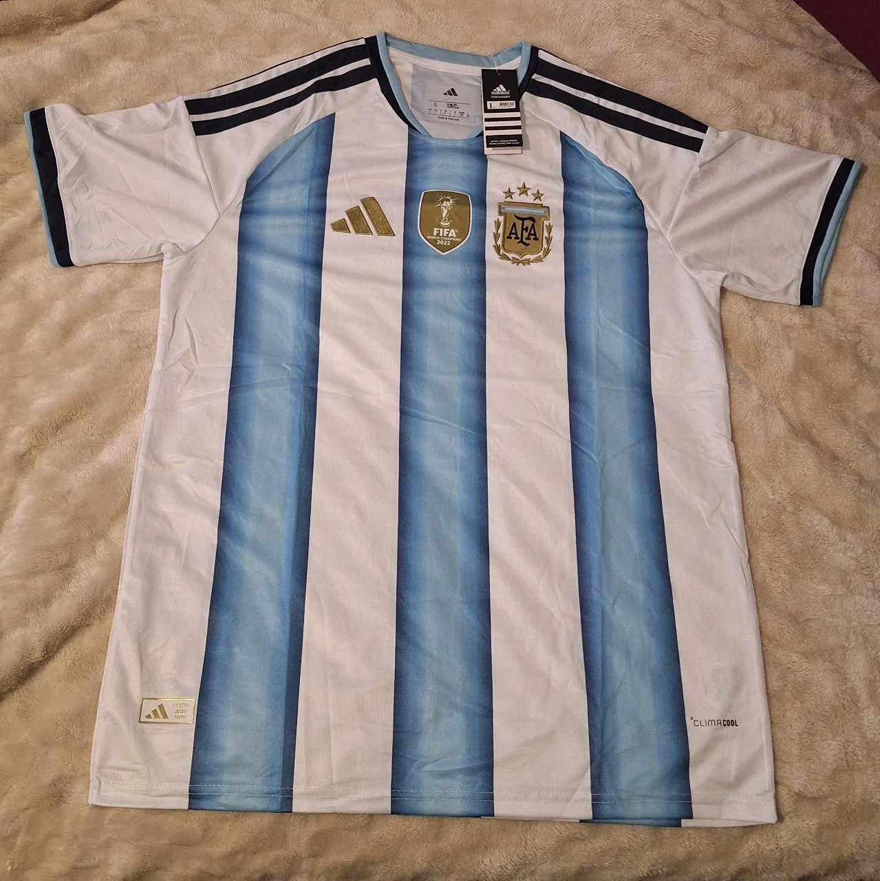 Camiseta adidas · Talle L