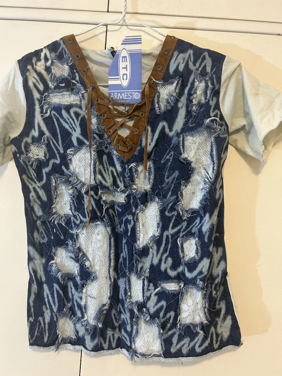 Remera Armesto · Talle M