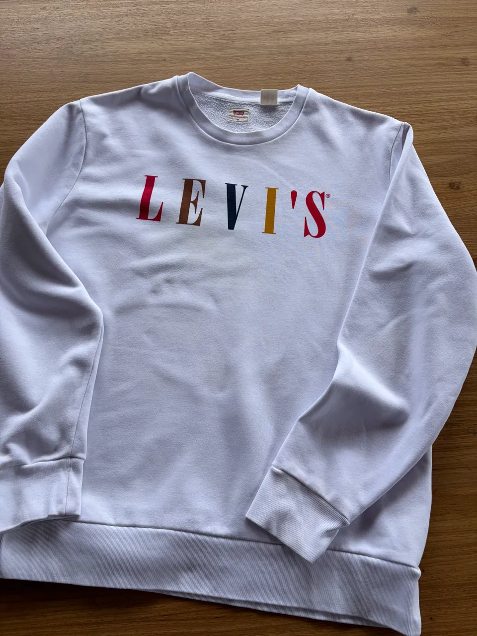 Buzo Levi's · Talle M