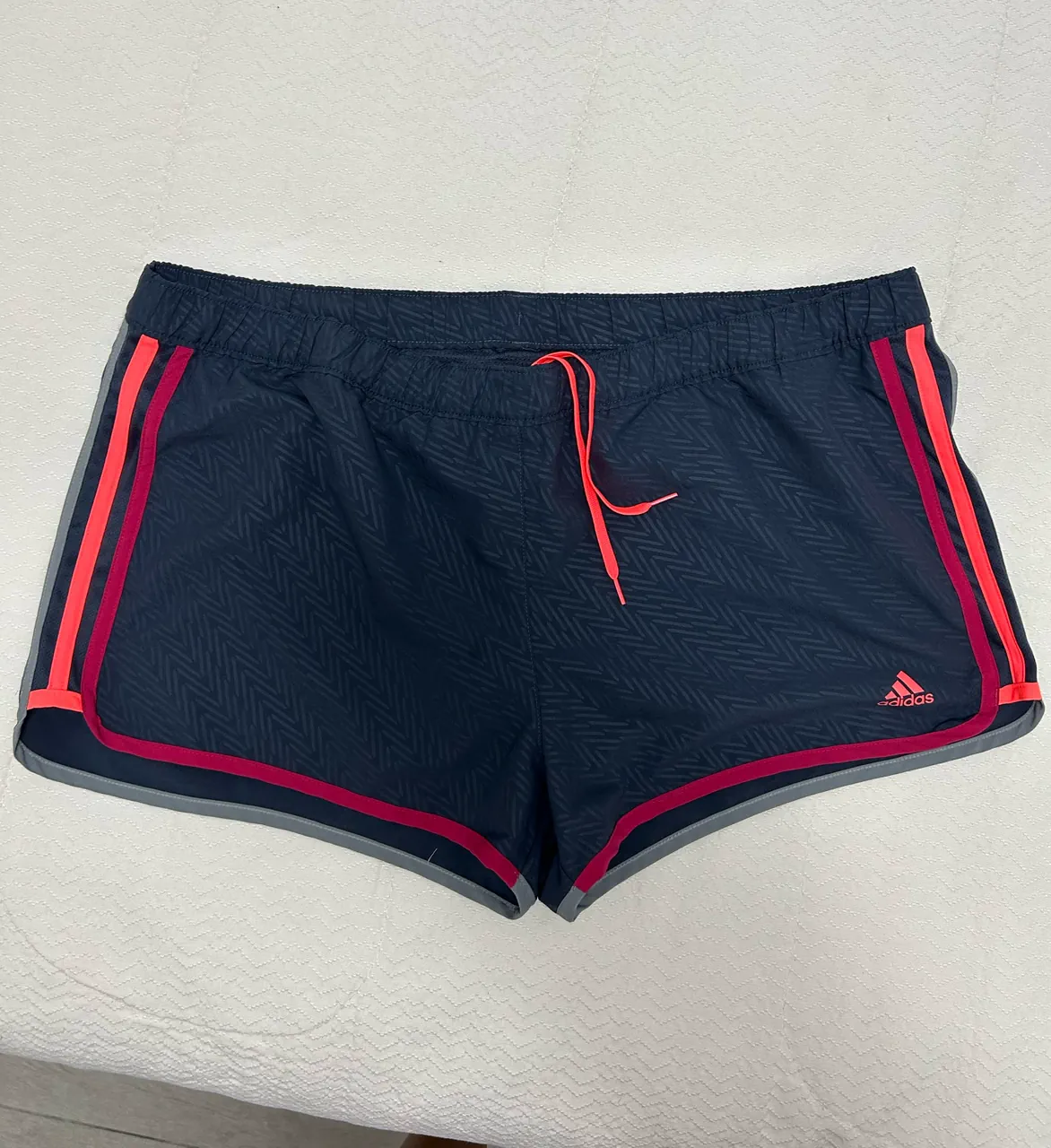 adidas · Talle M