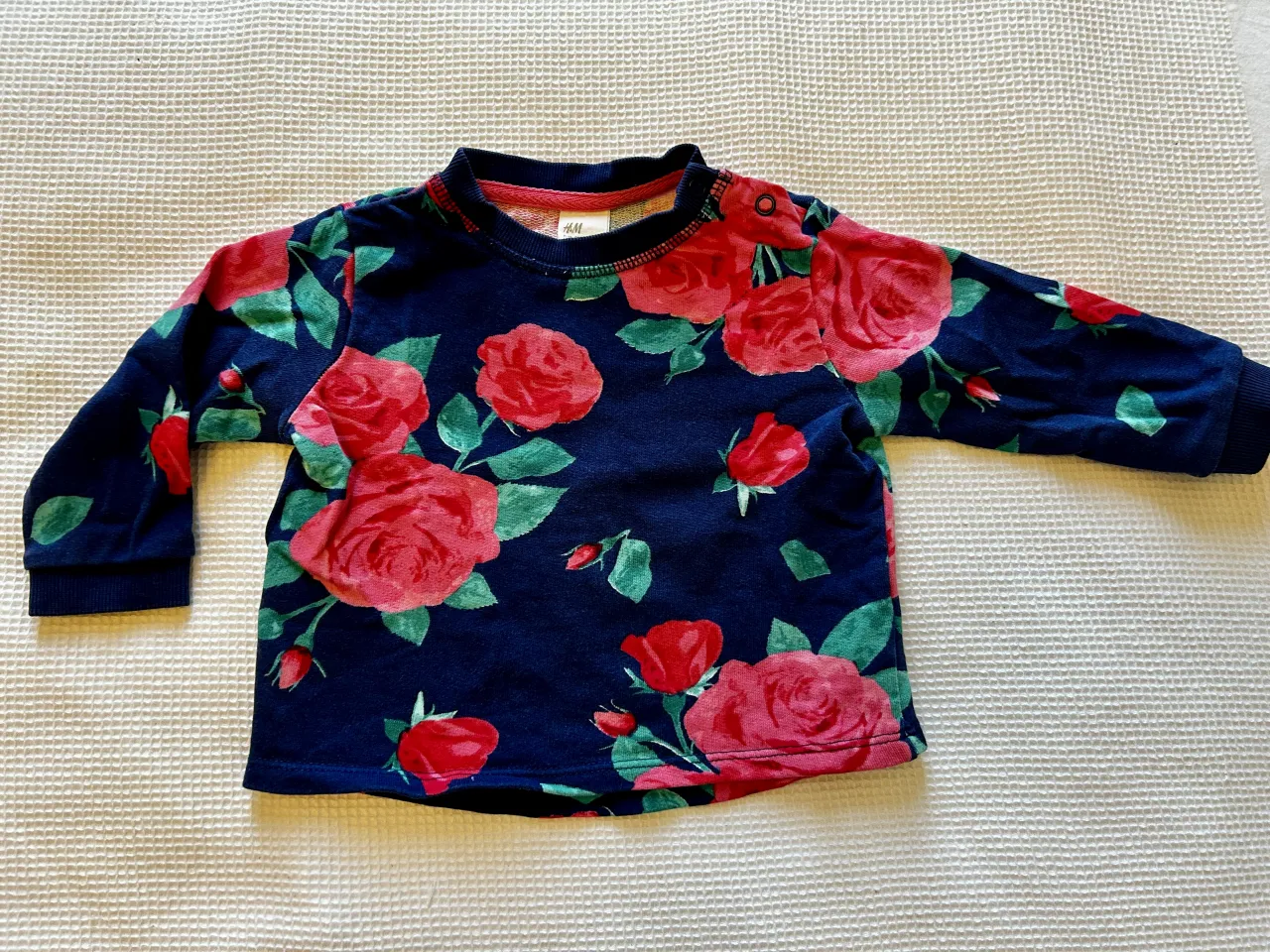 Buzo H&M · Talle 6-9 meses / 68 cm
