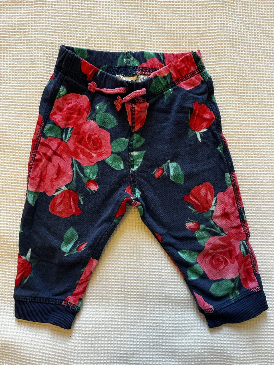 Pantalón H&M · Talle 6-9 meses / 68 cm