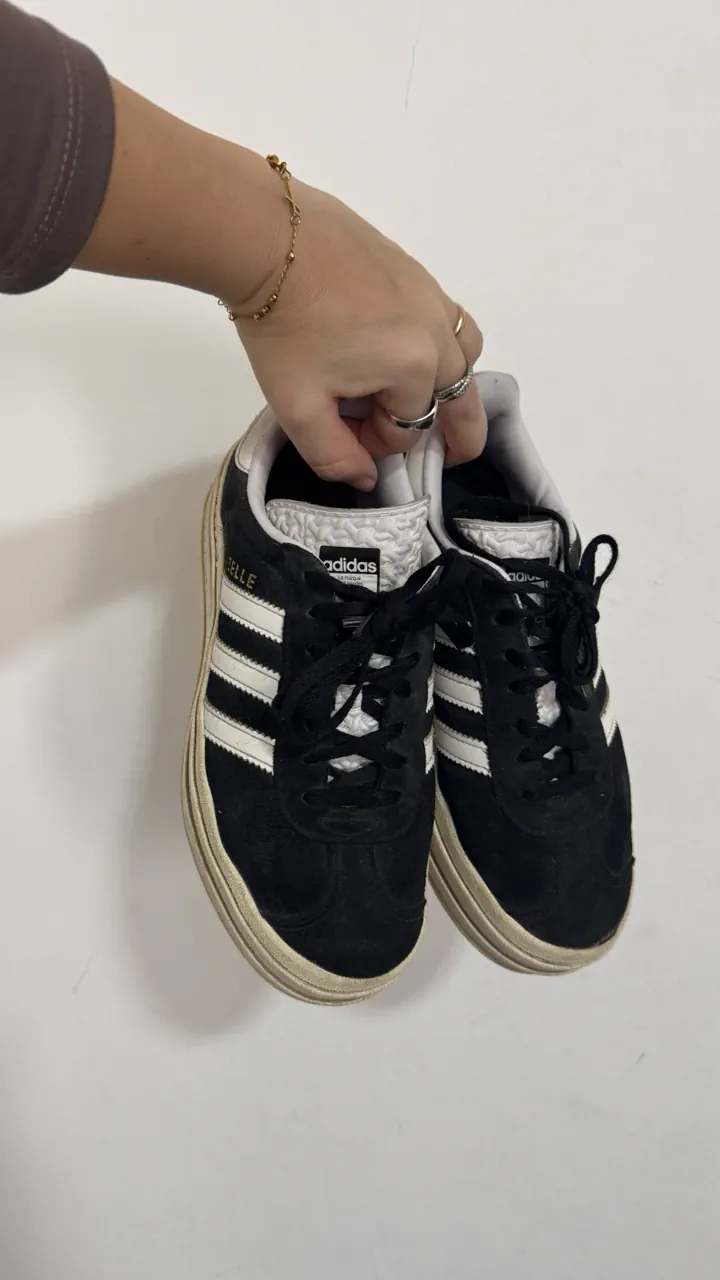 adidas · Talle AR 35