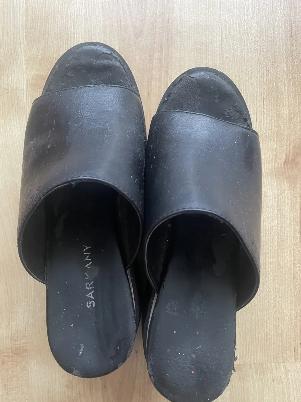 Zuecos Sarkany · Talle AR 37
