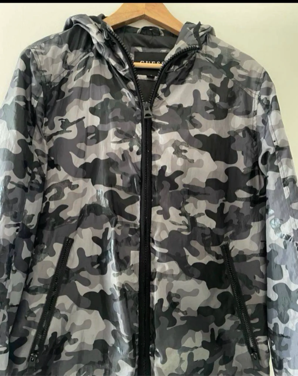 GUESS · Talle M