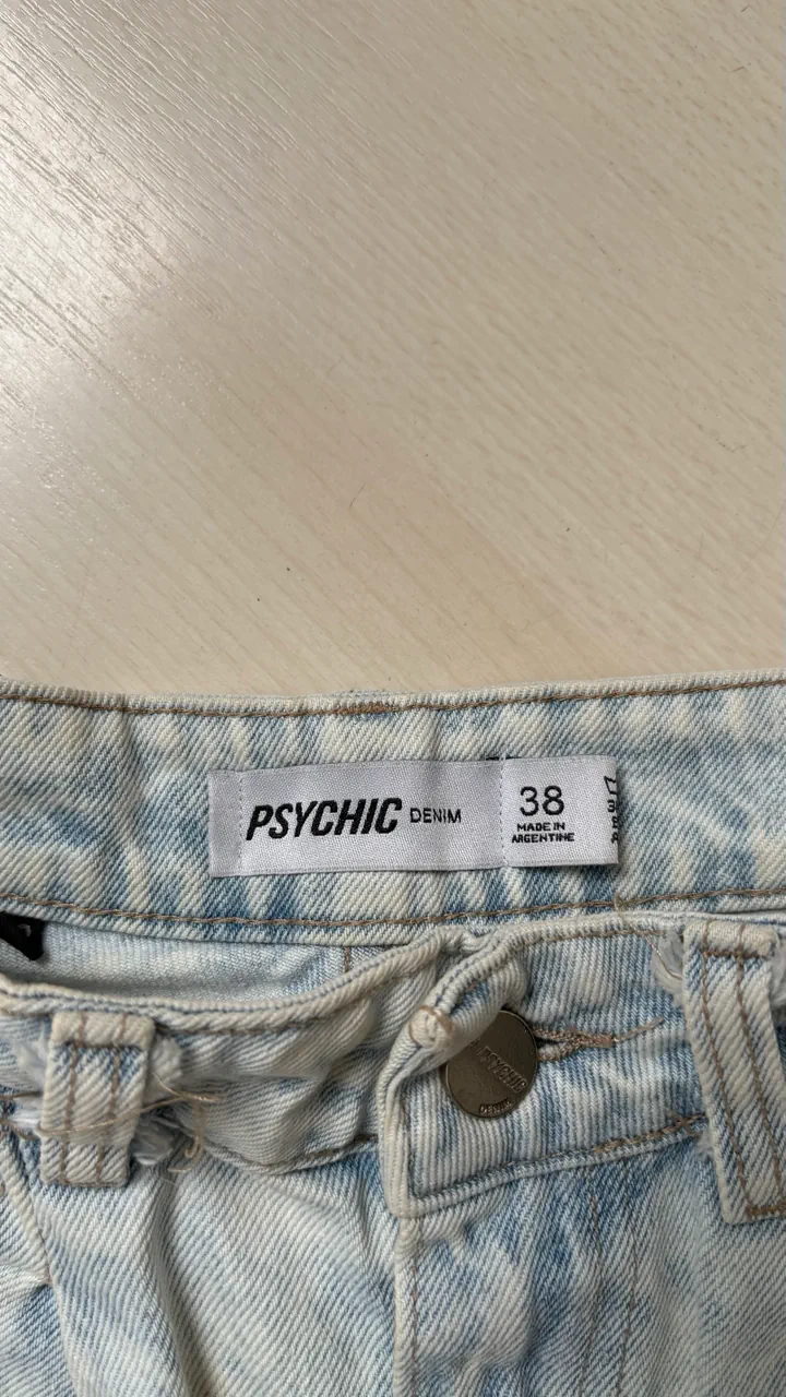 Short PSYCHIC - imagen 3