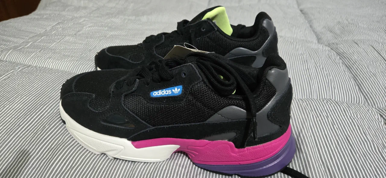 adidas · Talle AR 38