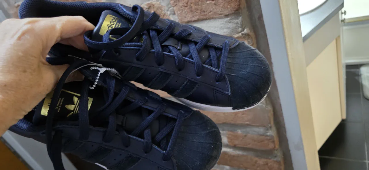 adidas · Talle AR 38