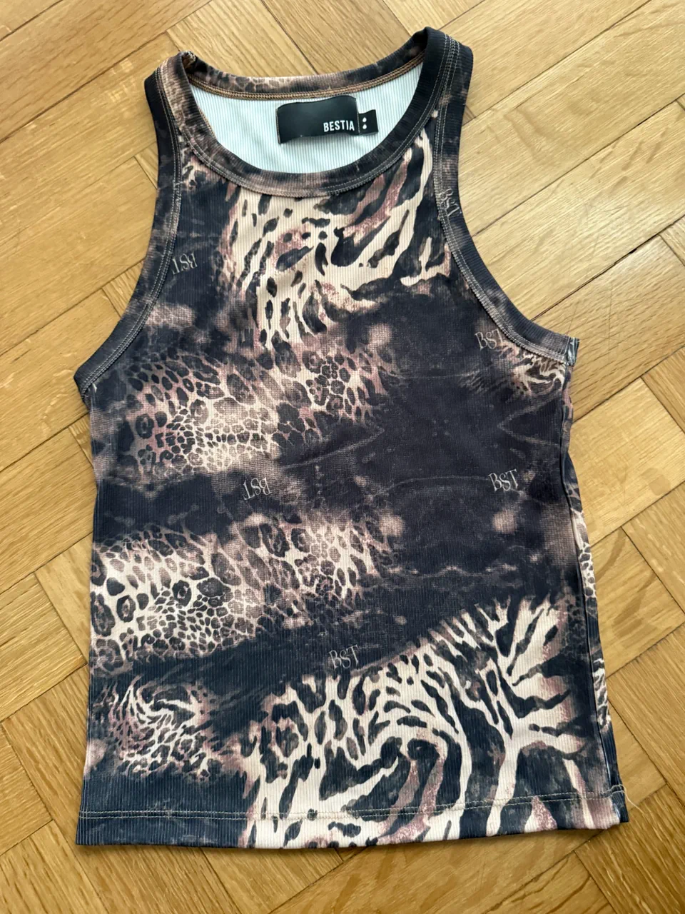 Musculosa Bestia - imagen 1
