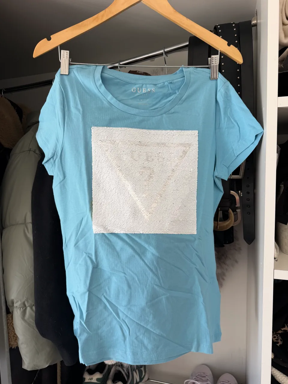 GUESS · Talle L