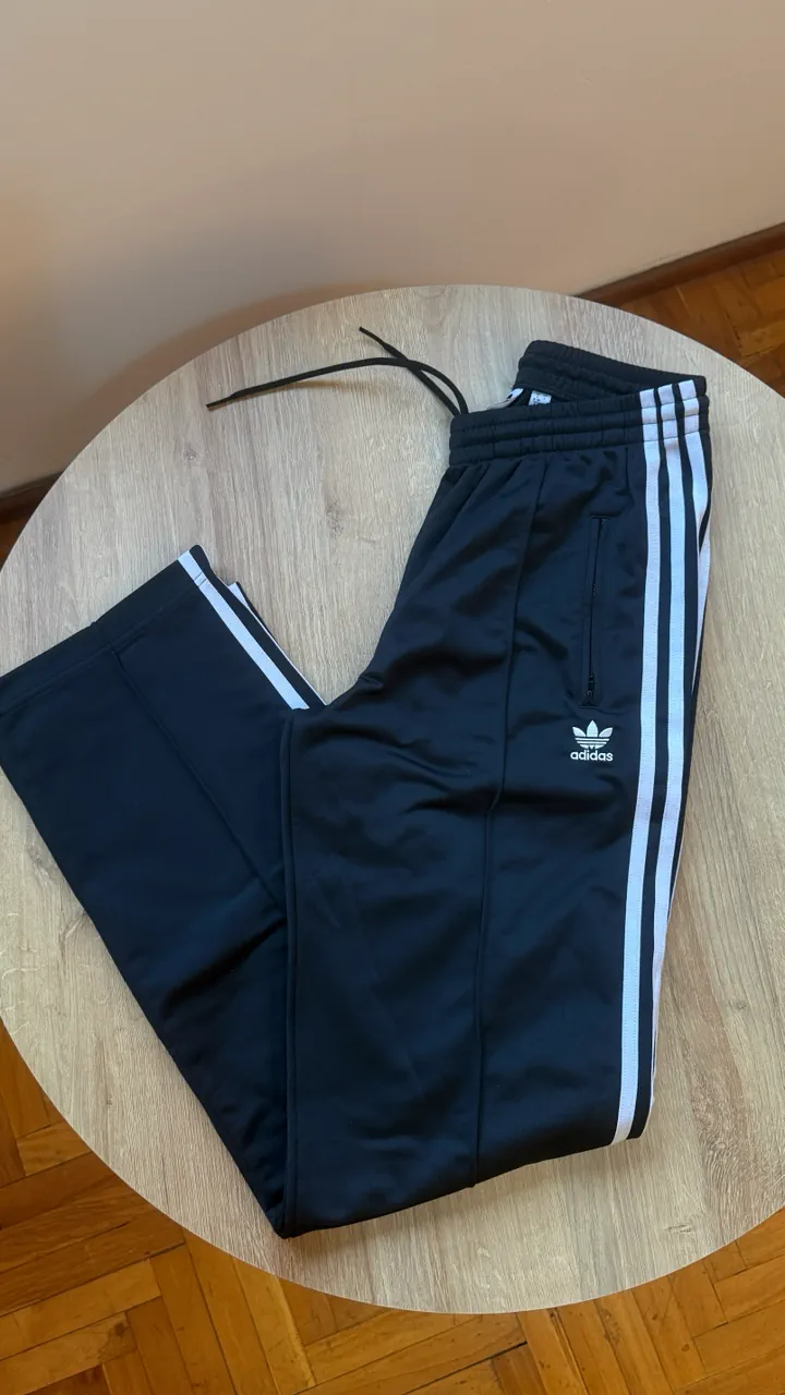 adidas · Talle S