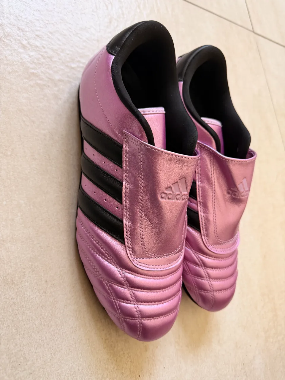 adidas · Talle AR 40