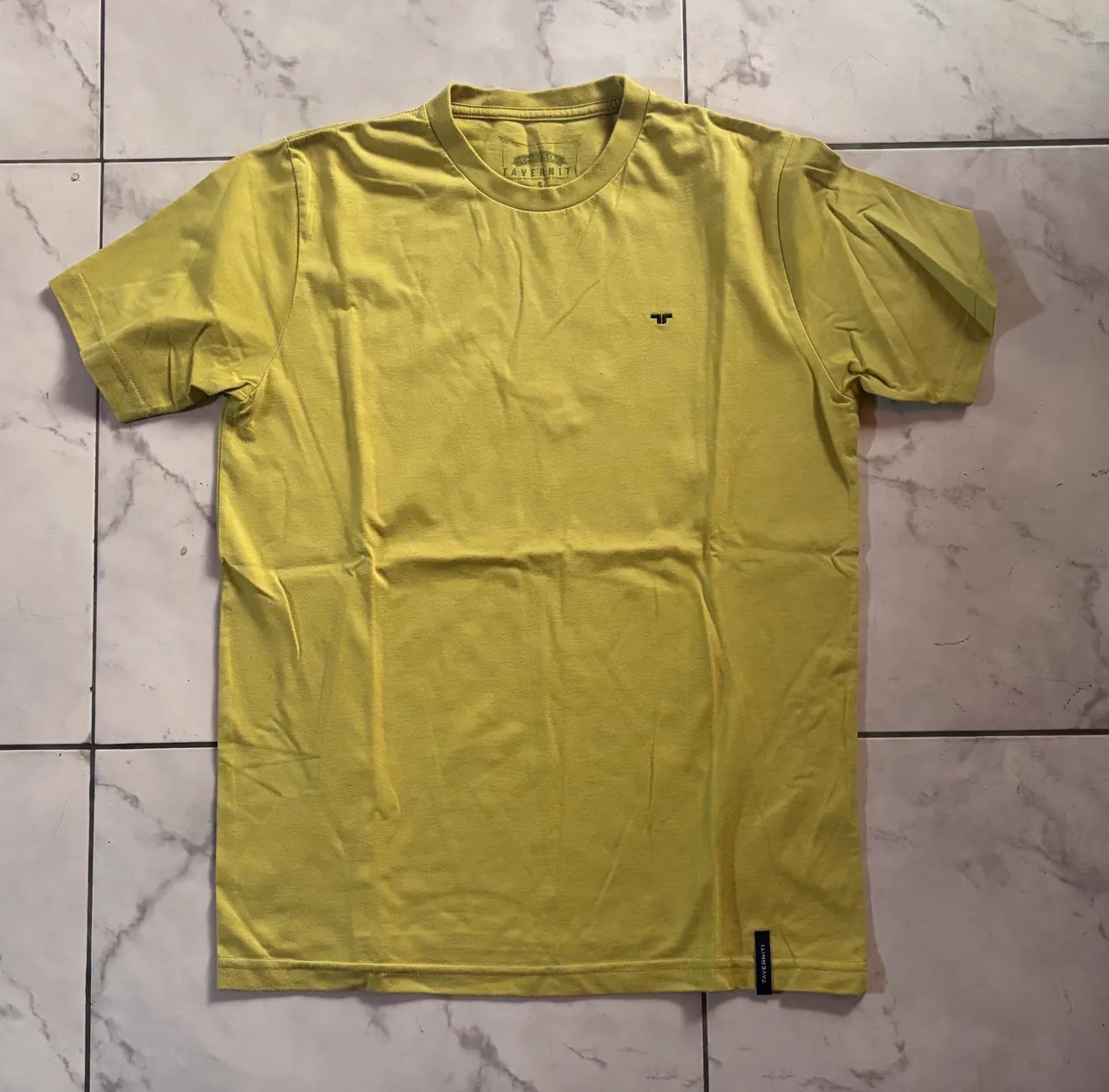 Remera Taverniti · Talle S