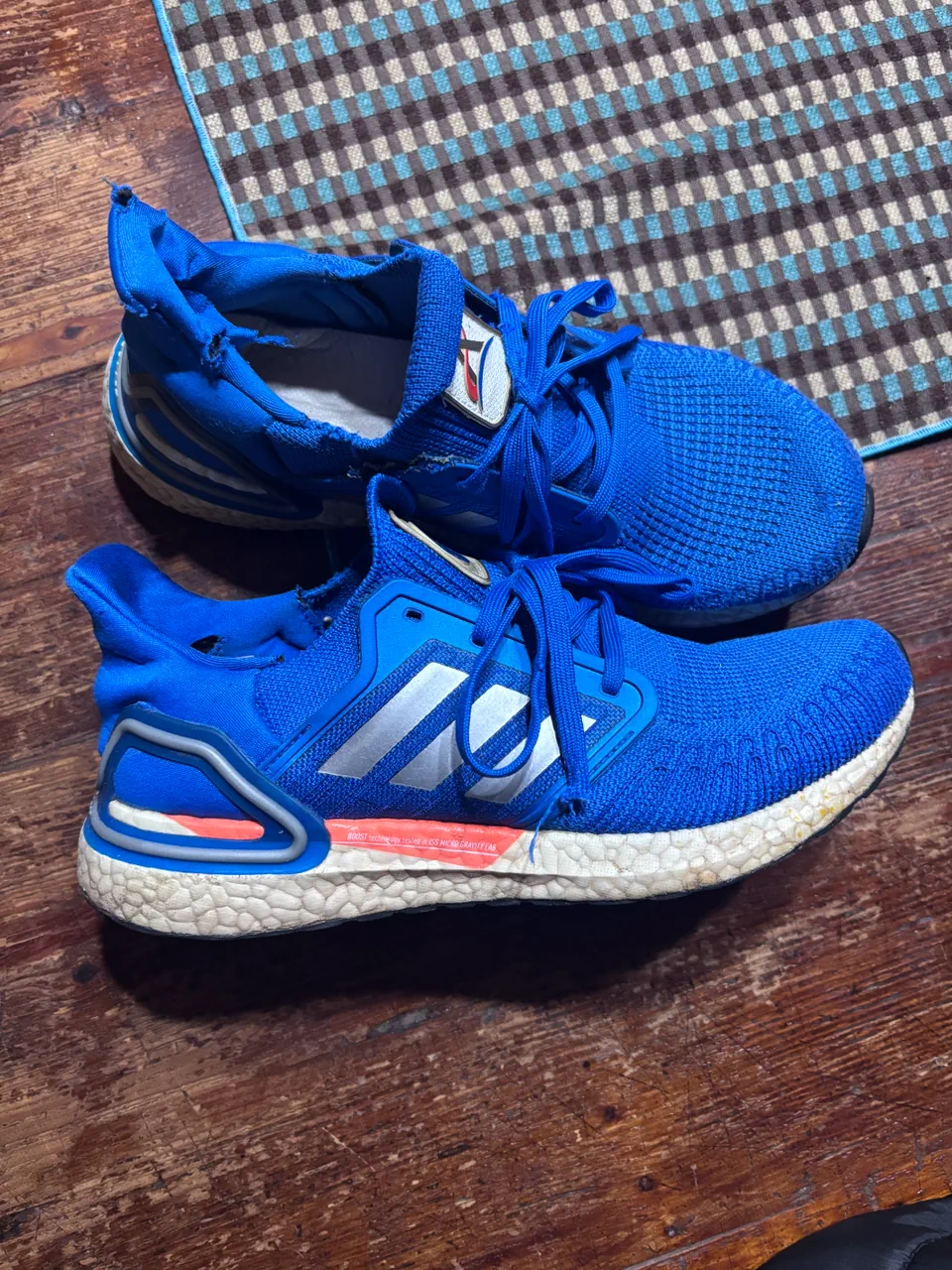 adidas · Talle AR 40