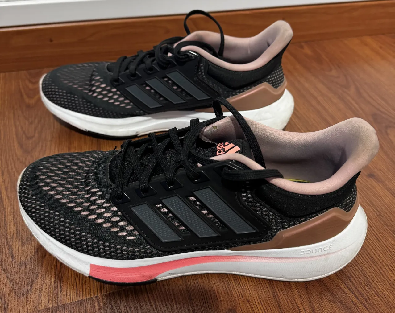 adidas · Talle AR 39
