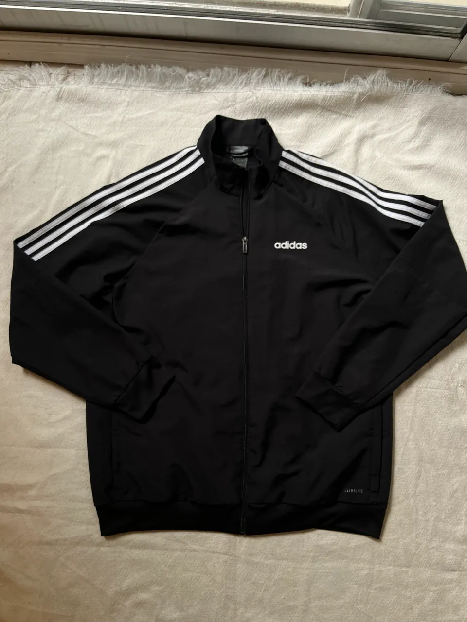 Rompeviento adidas · Talle L