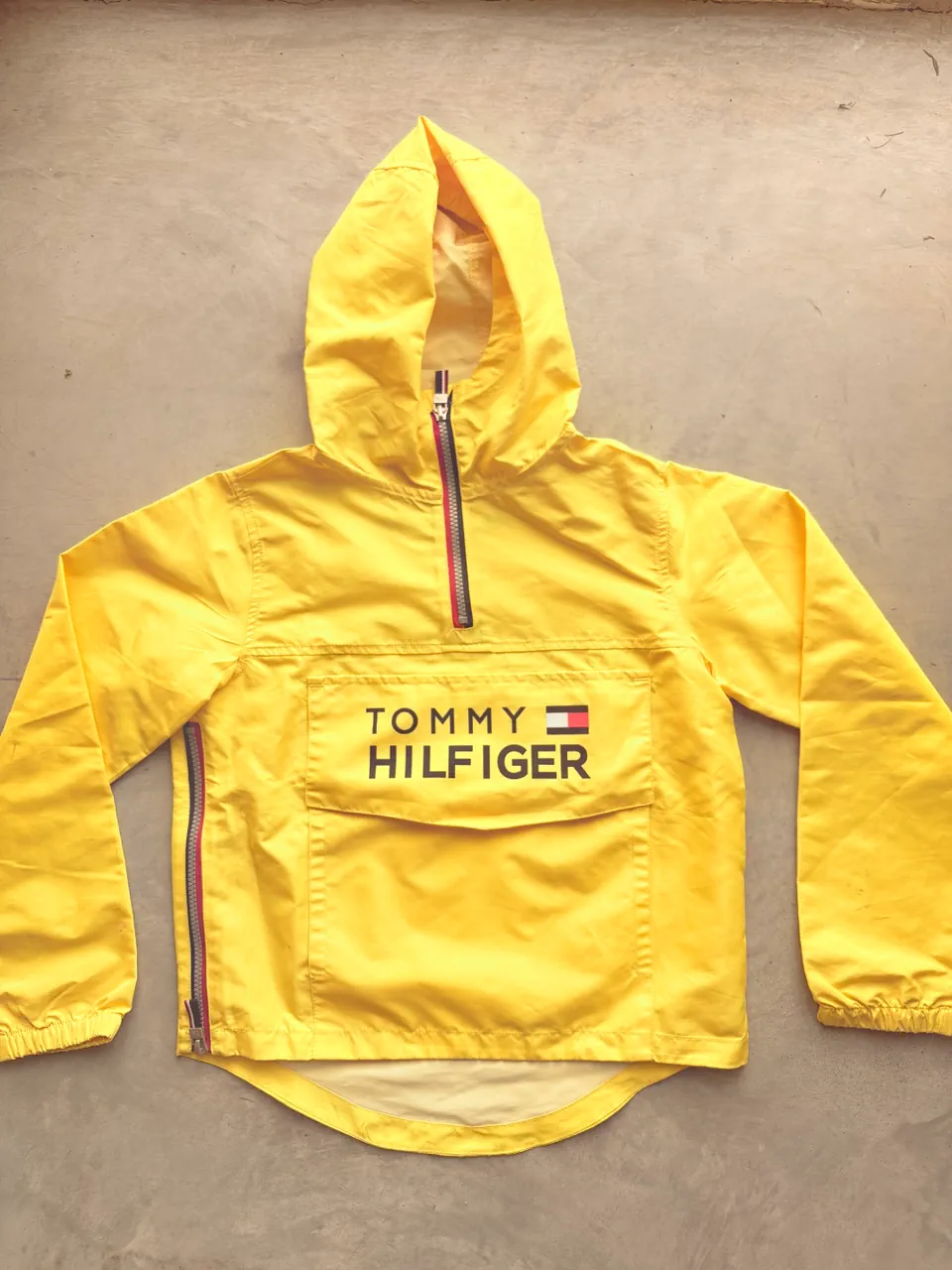 Tommy Hilfiger · Talle 9 años / 134 cm