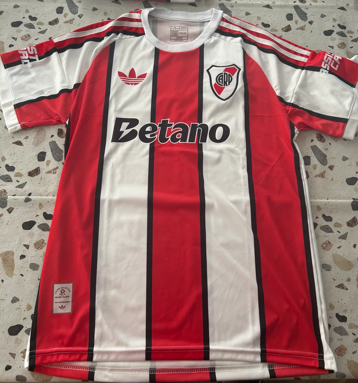 Camiseta adidas - imagen 1