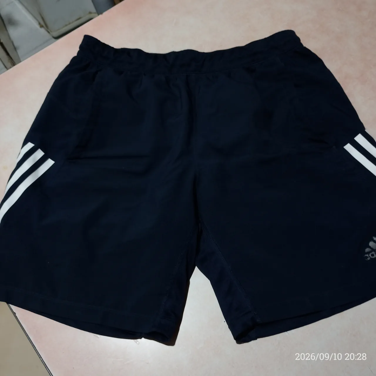 adidas · Talle L