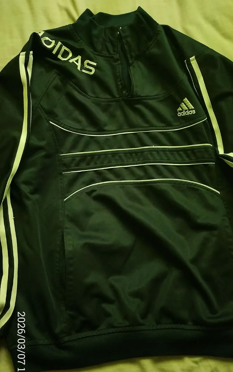 adidas · Talle L