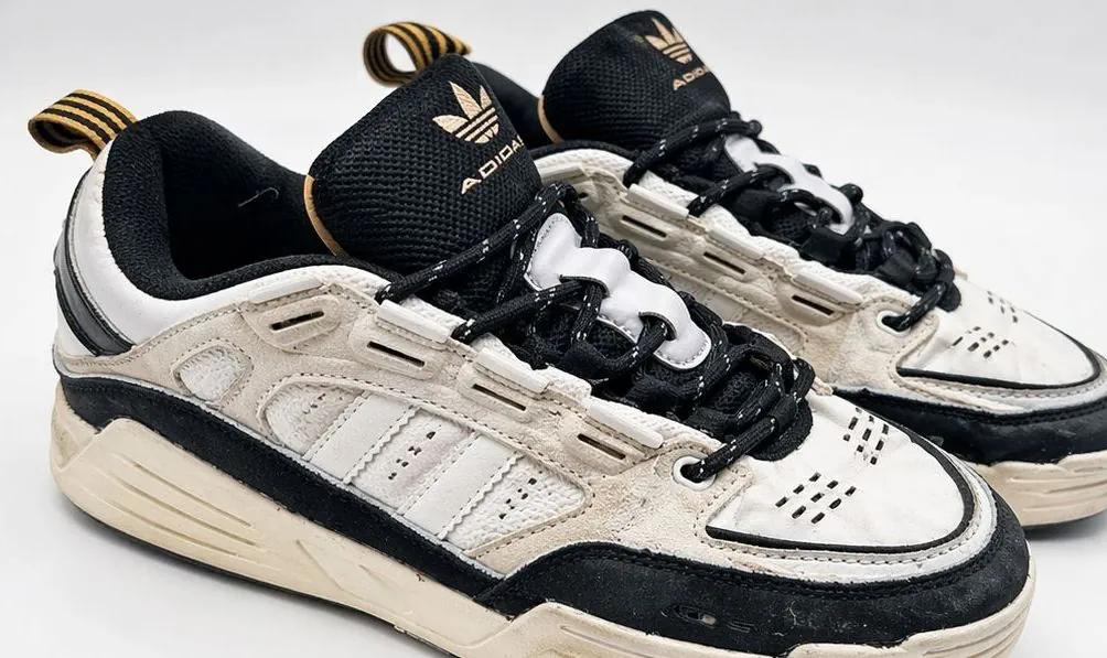 adidas · Talle AR 42