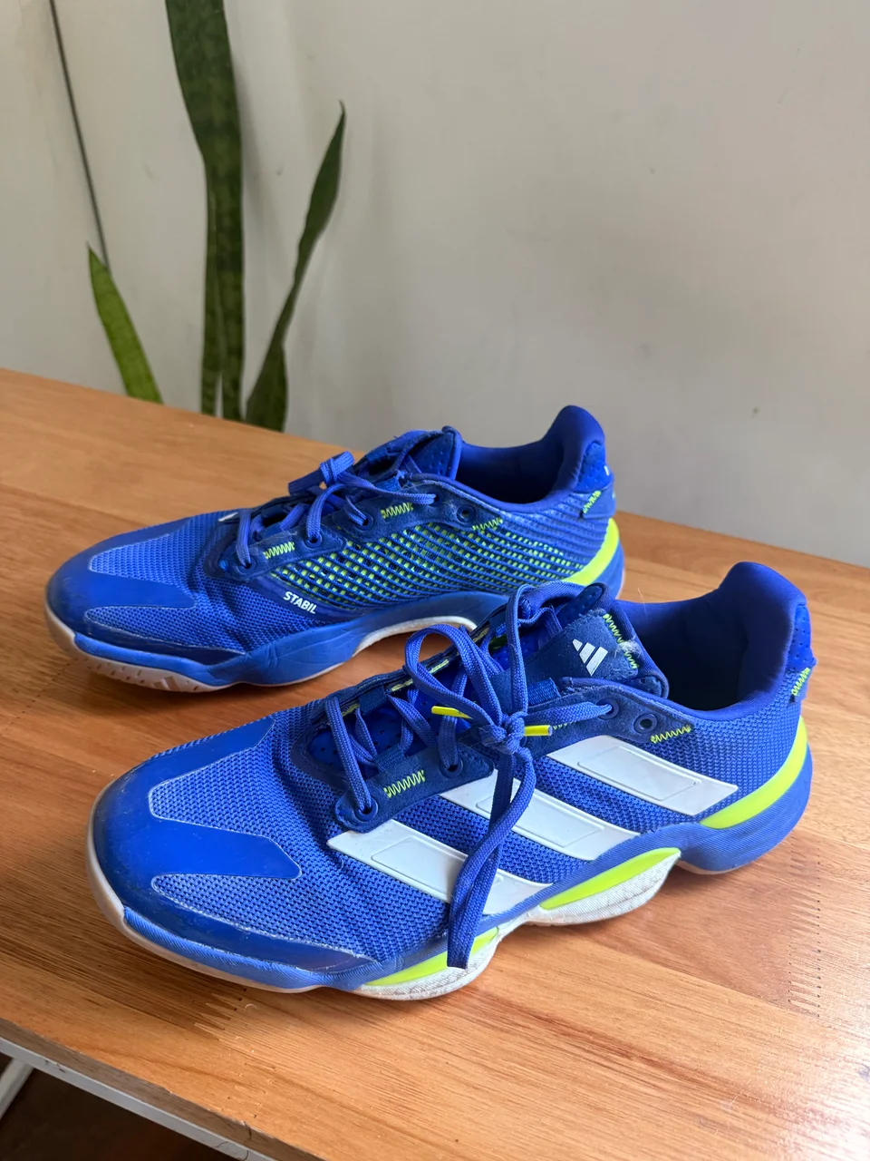 adidas · Talle AR 40