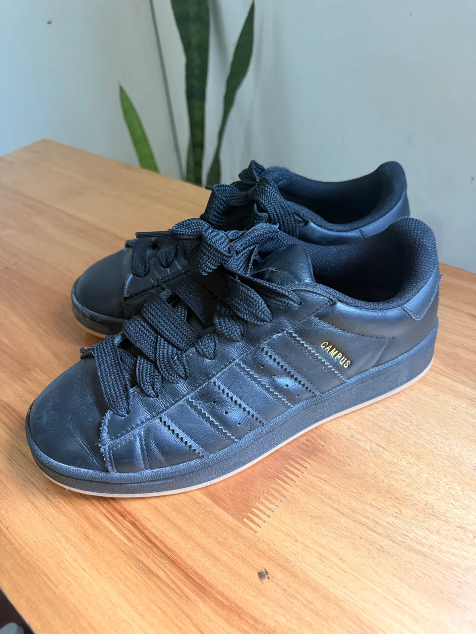 adidas · Talle AR 40
