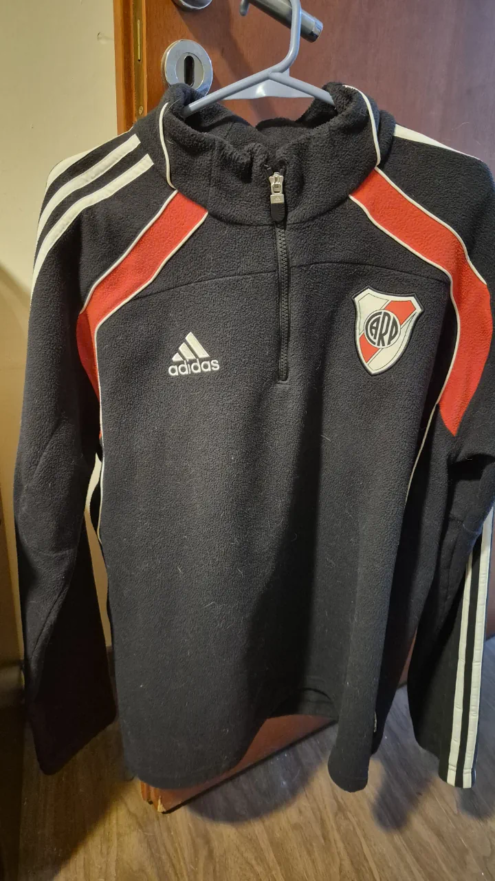 Buzo adidas · Talle M