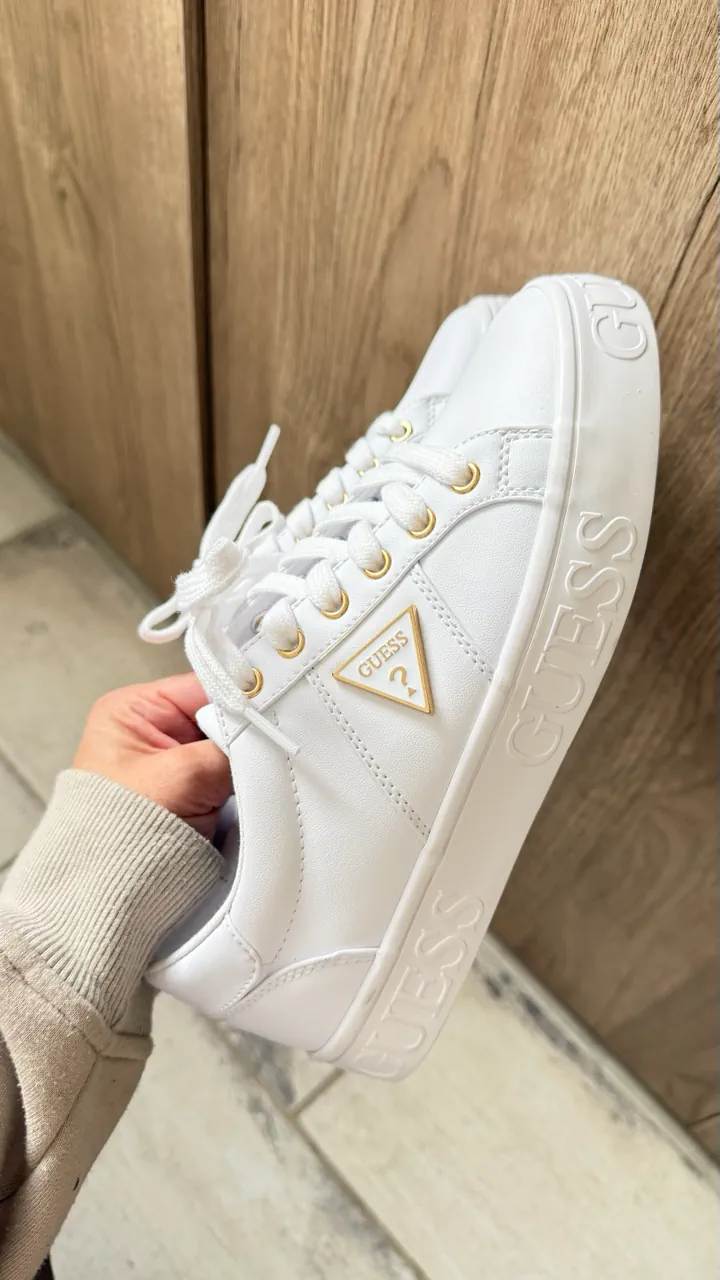 GUESS · Talle US 5.5