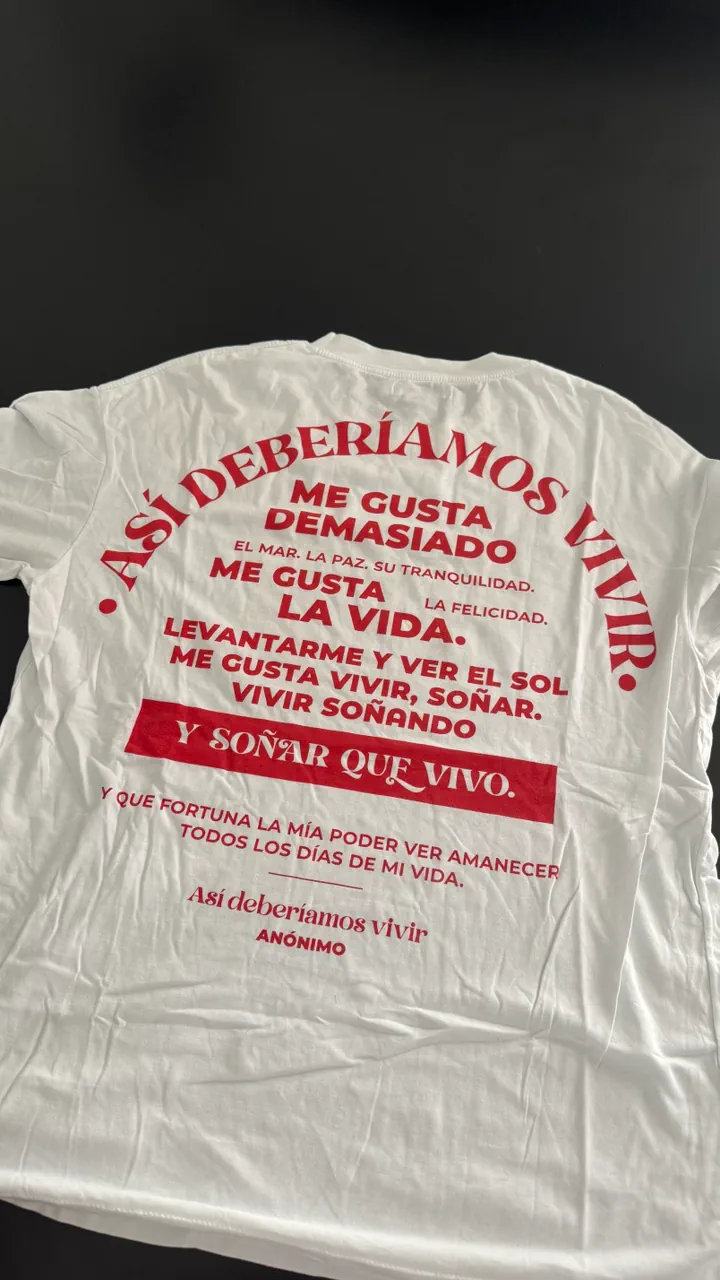 Remera Silenzio · Talle M