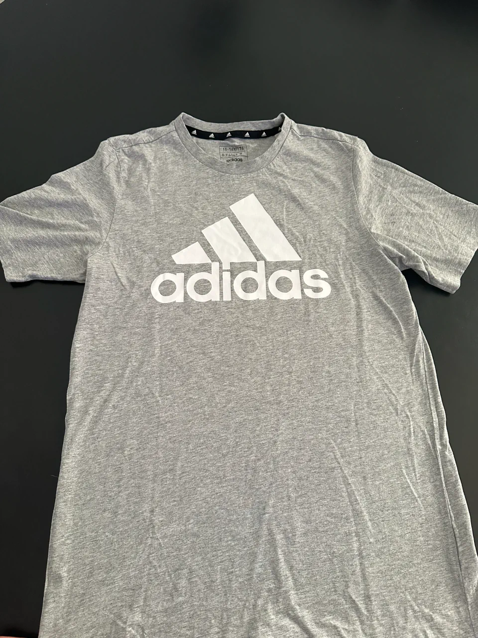 Remera adidas · Talle M