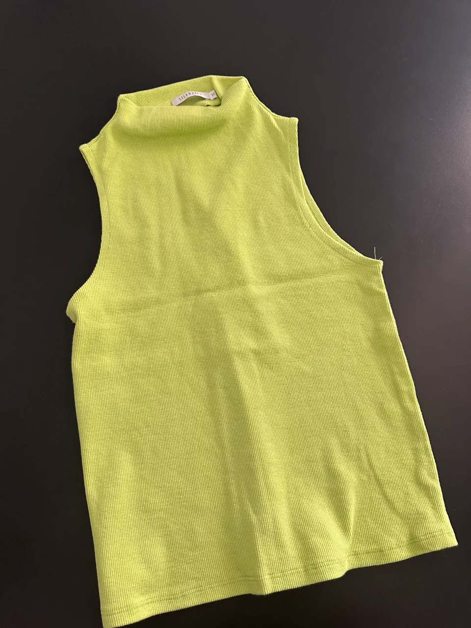 Musculosa Silenzio · Talle M