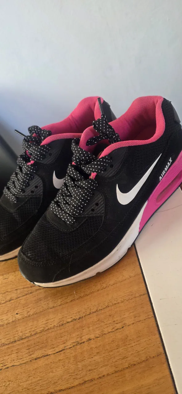 Nike · Talle AR 37