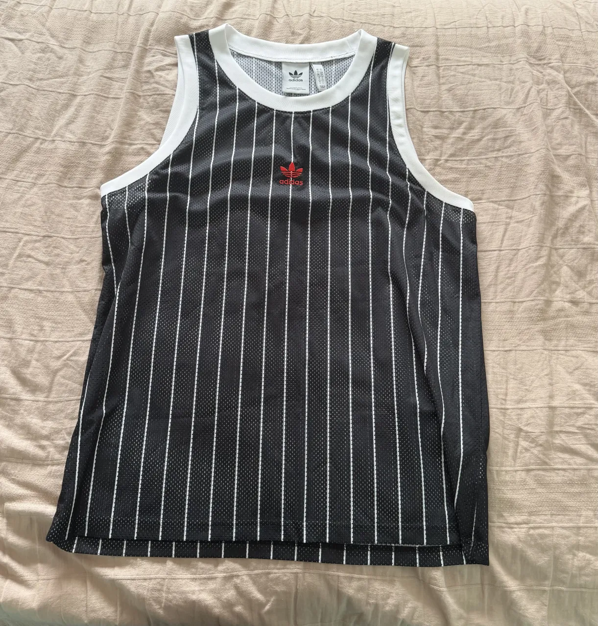 Musculosa adidas · Talle L