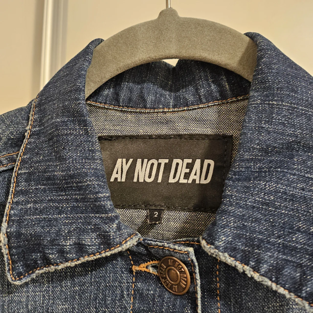 Campera Ay Not Dead - imagen 3