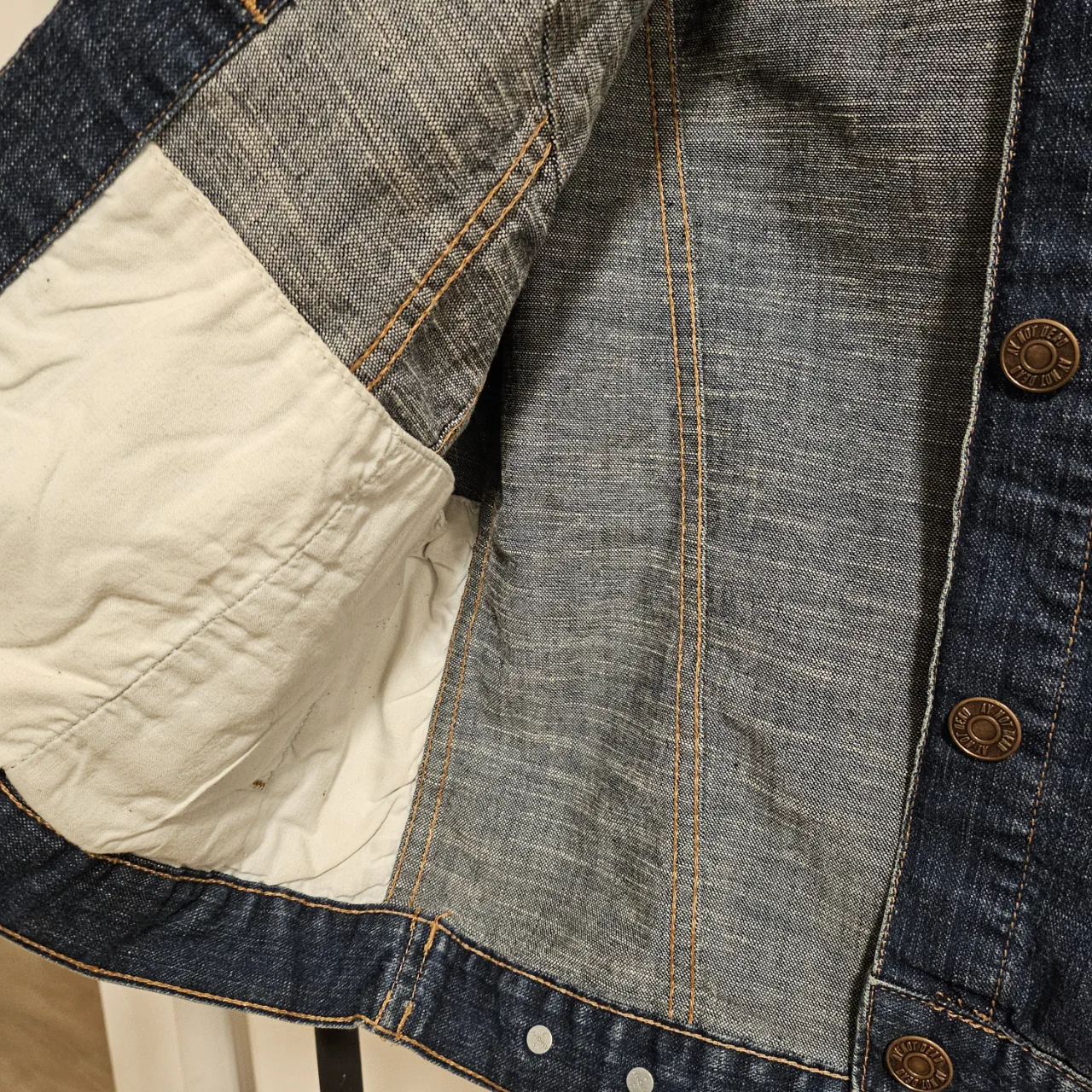 Campera Ay Not Dead - imagen 4